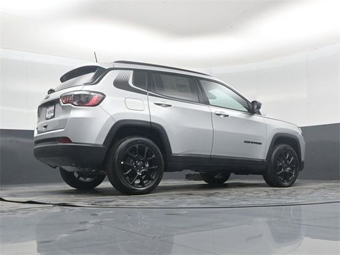 New 2026 Jeep Compass Latitude image 39