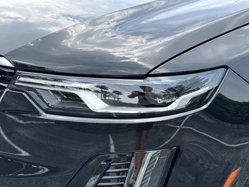 Certified 2024 Cadillac XT6 Premium Luxury w/ Technology Package FWD image 9