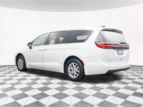 Used 2023 Chrysler Pacifica Touring-L FWD image 41