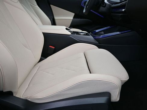 Used 2025 BMW X3 xDrive30i w/ Premium Package image 27