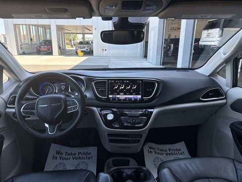 Used 2022 Chrysler Pacifica Touring-L FWD image 33