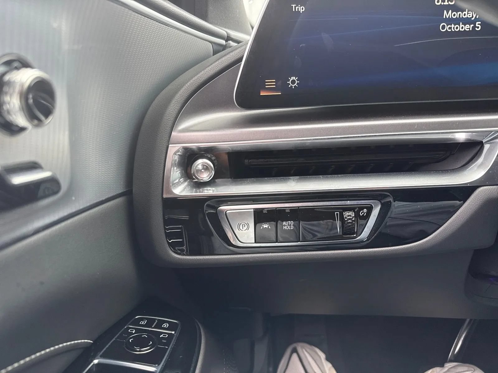 Used 2024 Cadillac Lyriq Tech RWD image 21