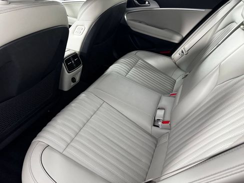 Used 2022 Genesis G70 2.0T w/ Prestige Package AWD/4WD image 15