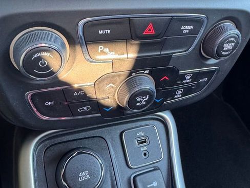 Used 2018 Jeep Compass Sport w/ Tech Group image 21