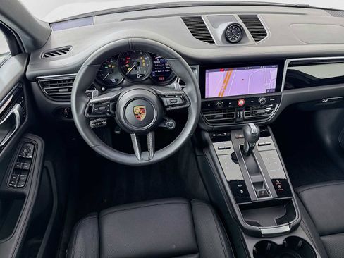 Certified 2025 Porsche Macan T image 25
