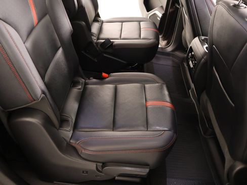 Used 2024 Chevrolet Traverse RS FWD image 14