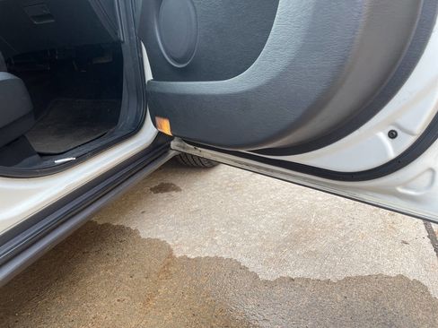 Used 2004 Chrysler Pacifica 2WD w/ Cargo Convenience Group image 17