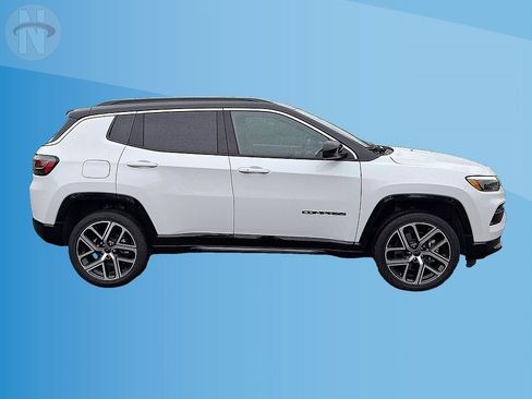 Used 2025 Jeep Compass Limited w/ Elite Group AWD/4WD image 9