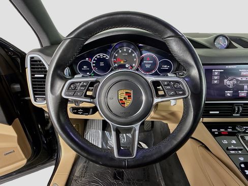 Used 2020 Porsche Cayenne image 10