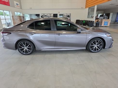 Used 2024 Toyota Camry SE AWD/4WD image 6