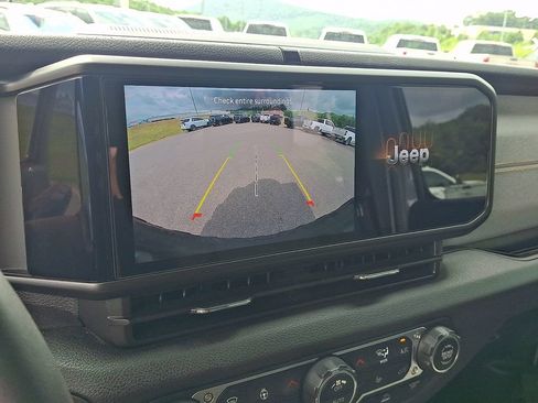 Used 2024 Jeep Wrangler Unlimited AWD/4WD image 18