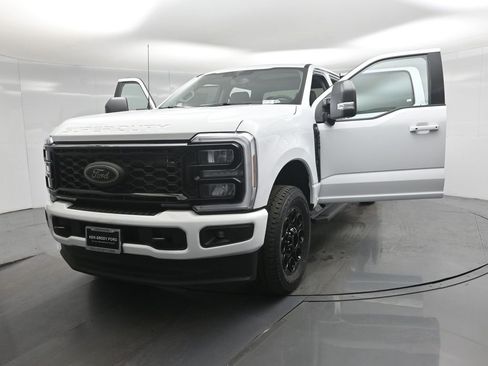 New 2026 Ford F250 XLT w/ XLT Premium Package image 29