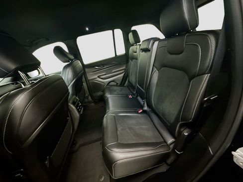 Used 2025 Jeep Grand Cherokee Altitude AWD/4WD image 28