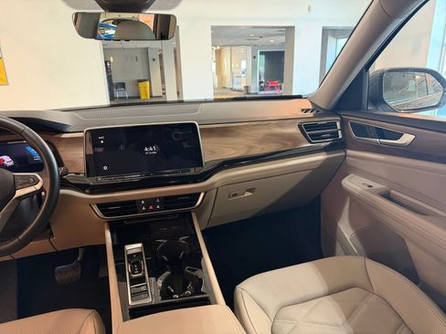 Used 2026 Volkswagen Atlas SE FWD image 33