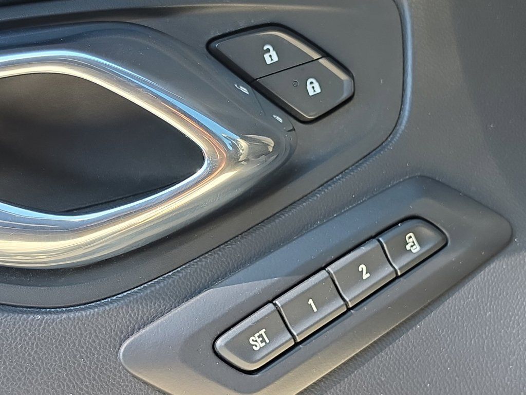 Used 2016 Chevrolet Camaro SS RWD image 13