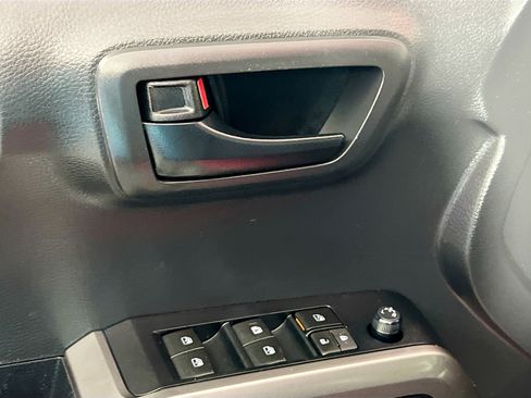 Used 2022 Toyota Tacoma SR5 image 16