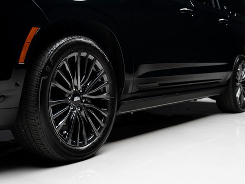 Used 2025 Cadillac Escalade ESV Sport Platinum AWD/4WD image 40