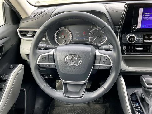 Used 2023 Toyota Highlander LE image 10