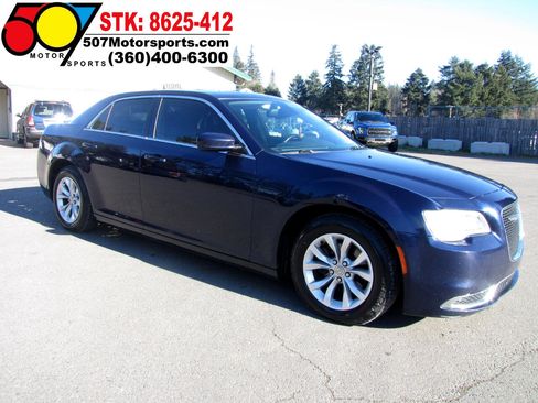 Used 2016 Chrysler 300 Limited image 9
