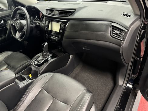 Used 2020 Nissan Rogue SL image 16