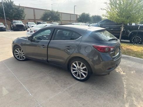 Used 2017 MAZDA MAZDA3 Touring FWD image 4