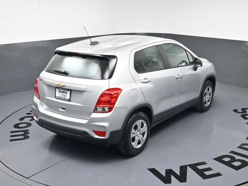 Used 2019 Chevrolet Trax LS image 32