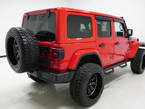Used 2018 Jeep Wrangler Unlimited Sahara image 4