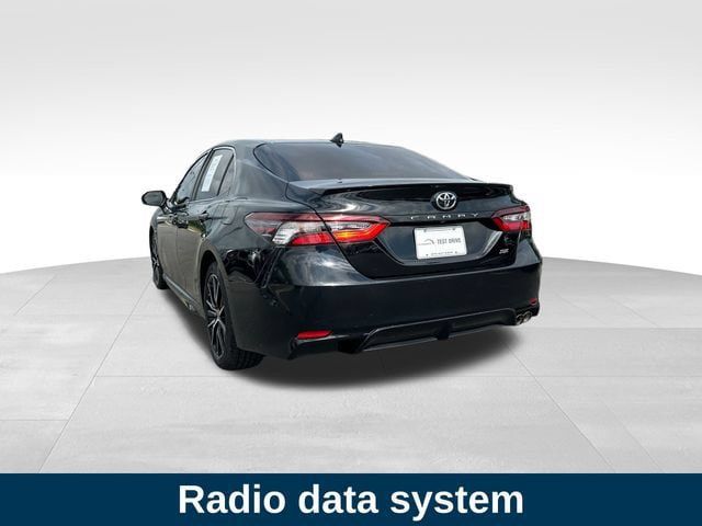 Used 2021 Toyota Camry SE FWD image 3