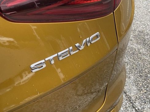 Used 2022 Alfa Romeo Stelvio Veloce image 16