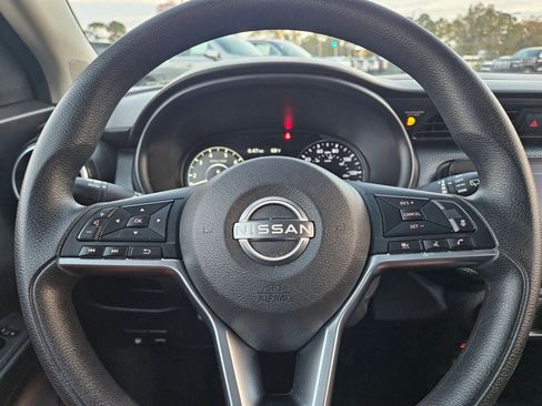 Used 2024 Nissan Kicks SV image 11