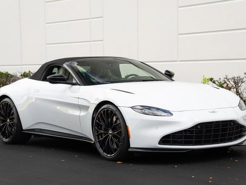 Used 2023 Aston Martin V8 Vantage V8 image 4