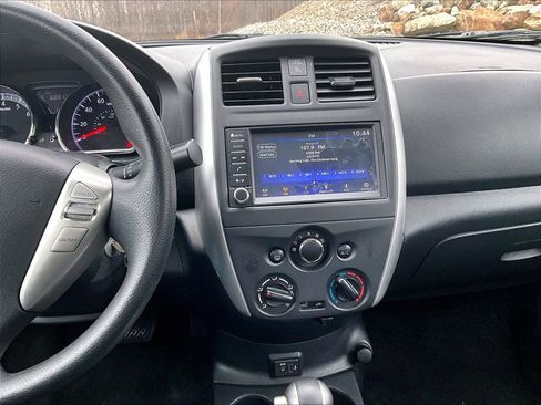 Used 2019 Nissan Versa SV image 29