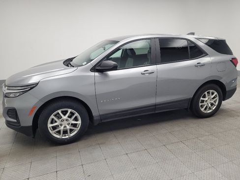 Used 2024 Chevrolet Equinox LS w/ LS Convenience Package FWD image 2