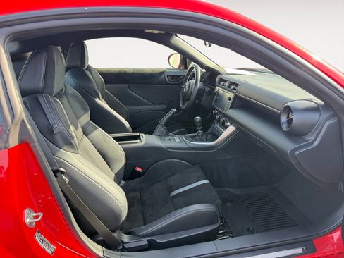 Used 2024 Toyota GR86 Premium w/ Performance Package image 19