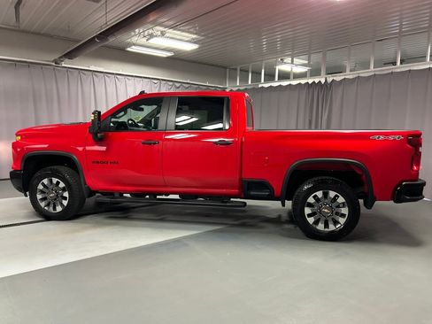 Used 2024 Chevrolet Silverado 2500 Custom w/ Custom Value Package image 4