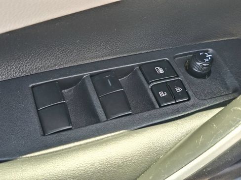 Used 2024 Toyota Corolla SE w/ SE Premium Package FWD image 19