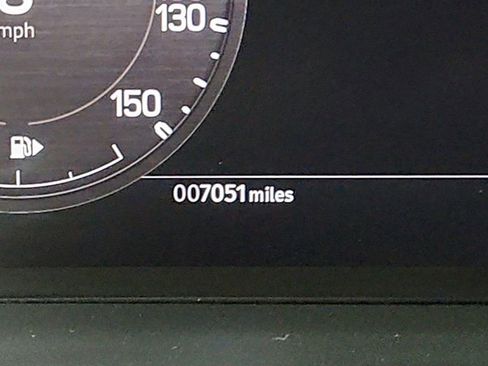 Used 2023 Land Rover Defender 90 SE image 15