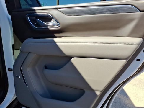 Used 2023 GMC Yukon SLT w/ SLT Premium Package image 13