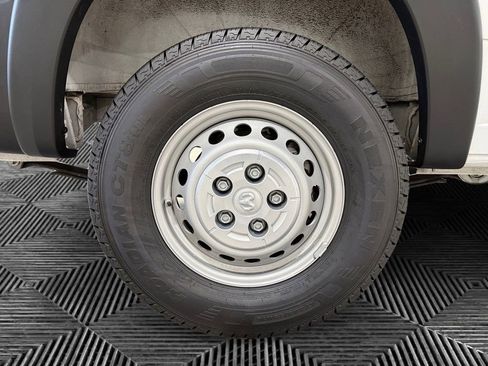 Used 2024 RAM ProMaster 2500 w/ Safety Group FWD image 9