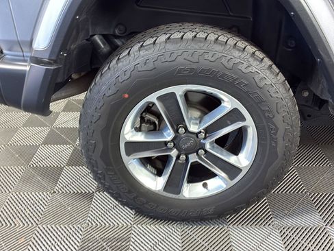 Used 2019 Jeep Wrangler Unlimited Sahara w/ Cold Weather Group AWD/4WD image 14