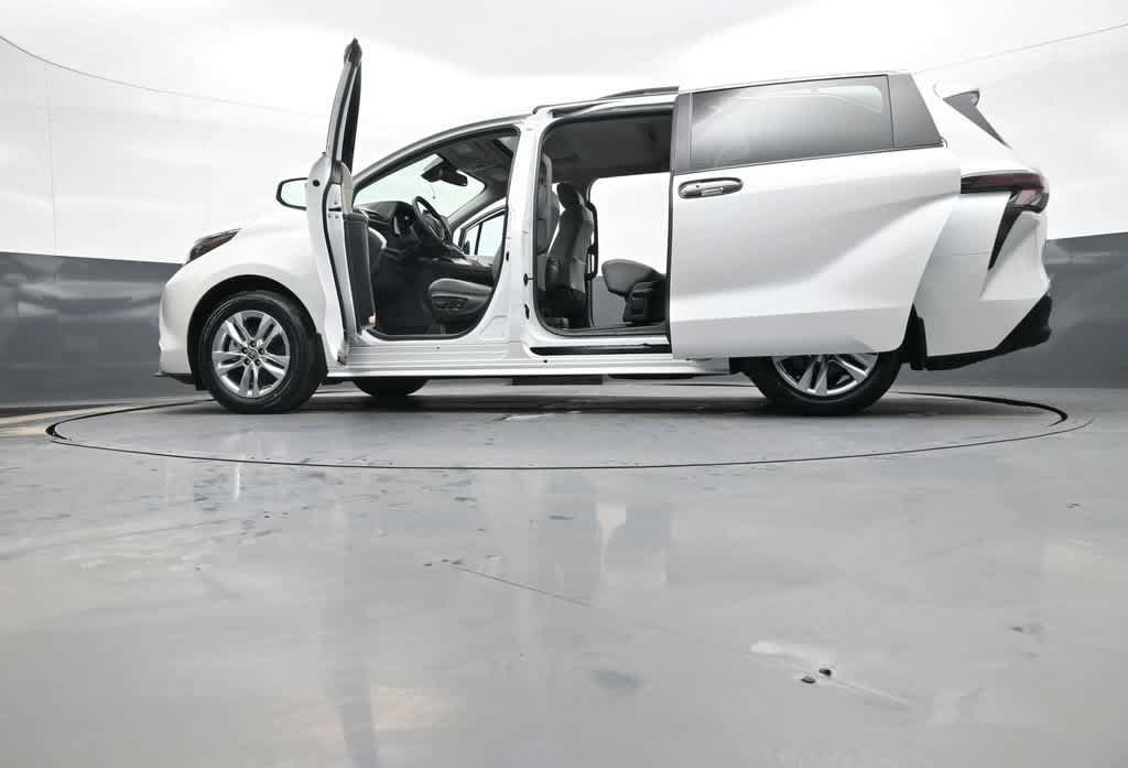 Used 2024 Toyota Sienna XLE w/ XLE Plus Package AWD/4WD image 51