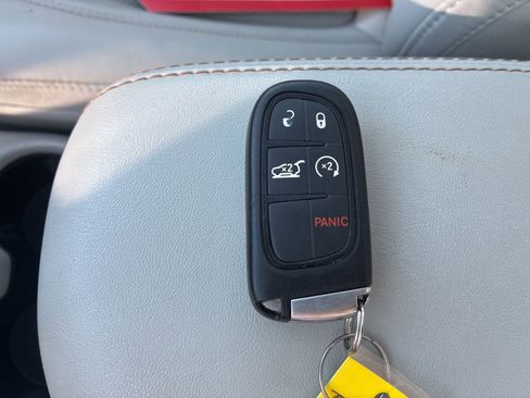 Used 2021 Jeep Cherokee Limited image 32