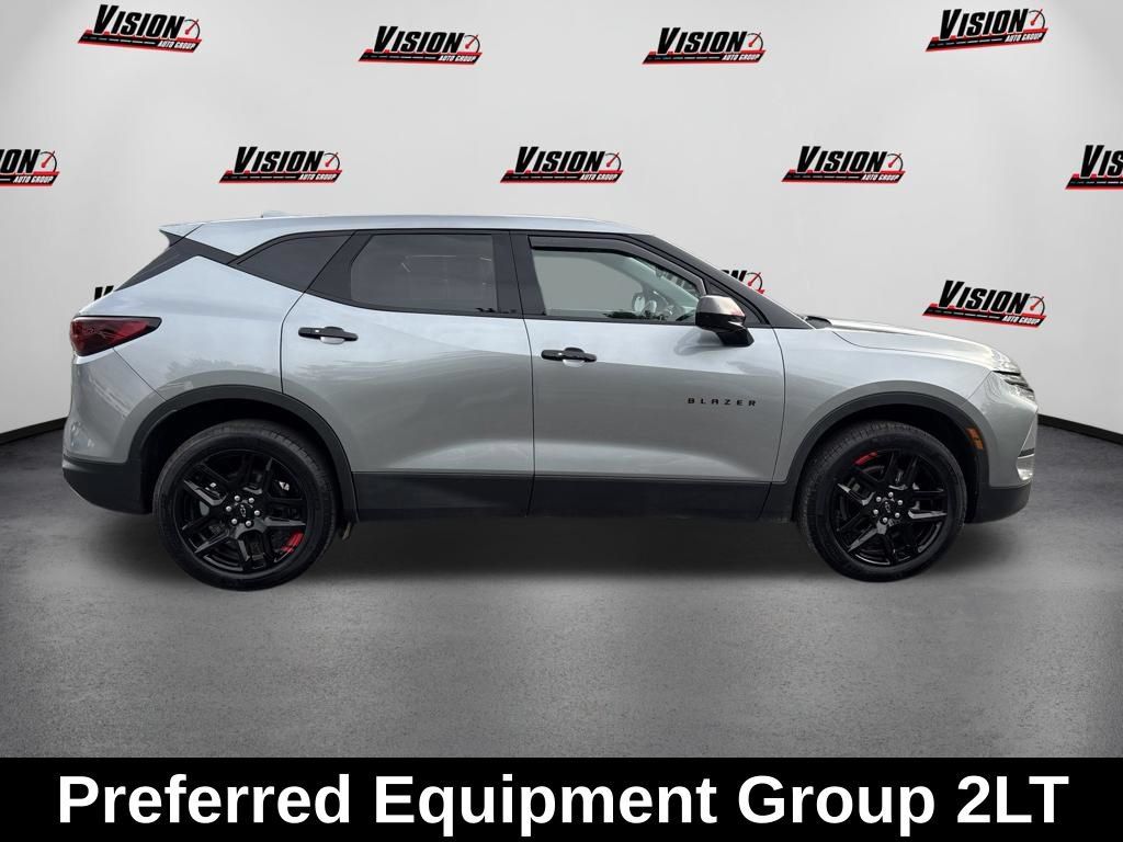 Used 2025 Chevrolet Blazer LT w/ Redline Edition FWD image 4
