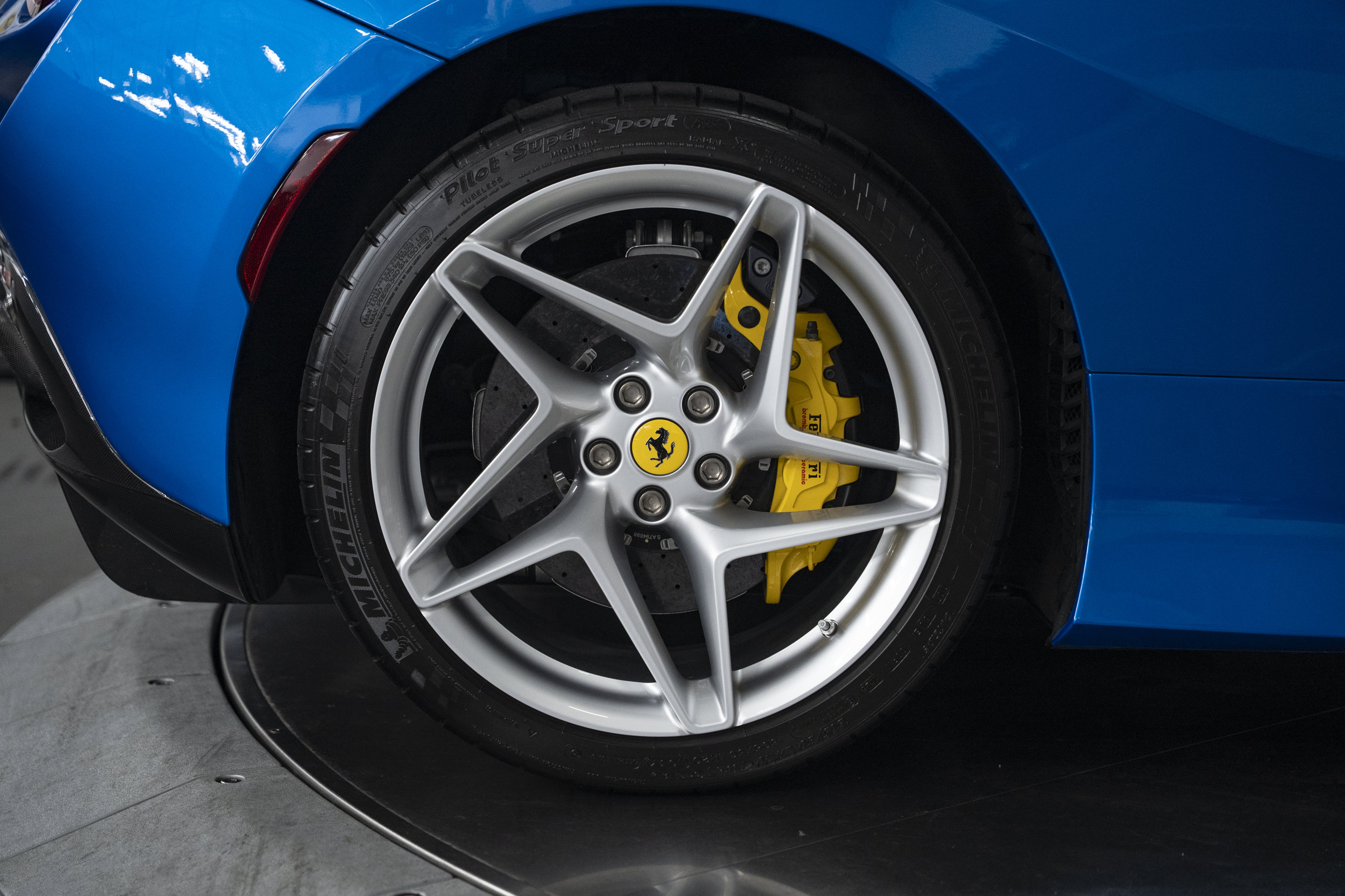 Used 2023 Ferrari F8 Tributo RWD image 25