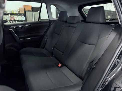Used 2021 Toyota RAV4 LE w/ Carpet Mat Package (TMS) AWD/4WD image 18