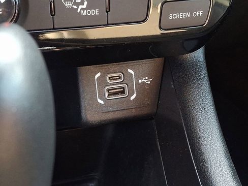 Used 2024 Jeep Compass Latitude image 24