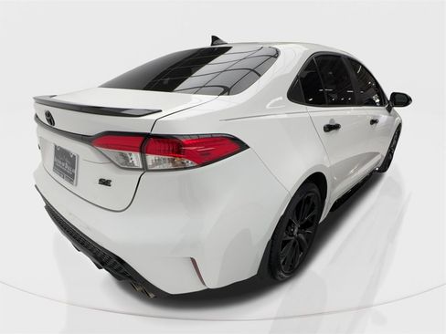 Used 2022 Toyota Corolla SE image 9