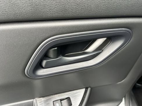 Used 2024 Nissan Rogue S image 32