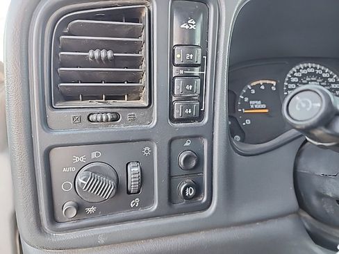 Used 2004 Chevrolet Silverado 2500 LS w/ Heavy-Duty Power Package image 14