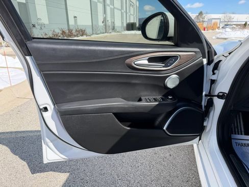 Used 2022 Alfa Romeo Giulia Ti image 15